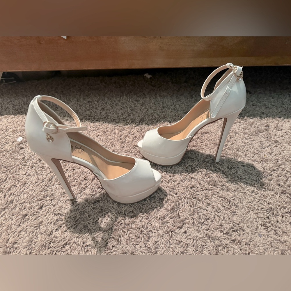 Heels - Picture 2 of 3